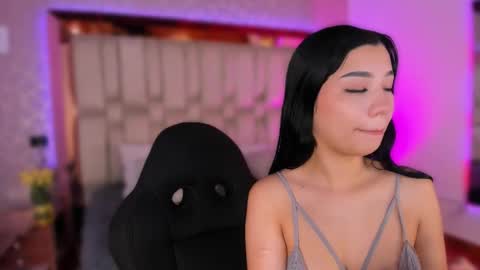 vanessaduval online show from 10-12-25, 03:49