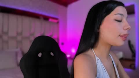 vanessaduval online show from 10-13-25, 03:50
