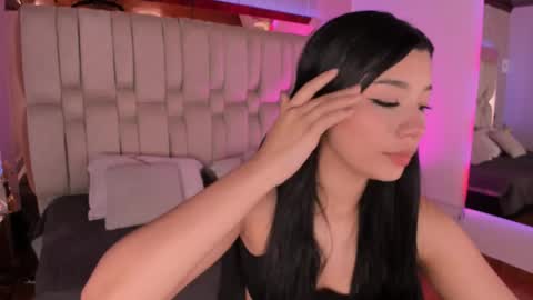 vanessaduval online show from 10-21-25, 04:13