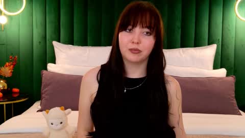 Vanessa online show from 10-15-25, 05:35