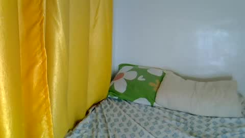 Snapshot of vanessah04 chatting on 07-14-26, 11:21 vanessah04 online show from 07-14-26, 11:21