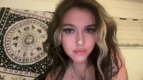 vanessaluvs2play online show from 11-04-25, 01:48