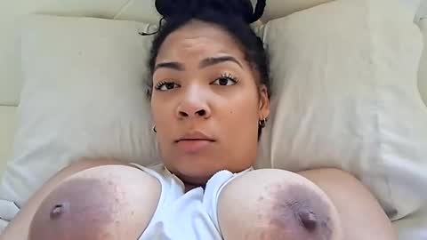 vanessareign online show from 10-17-25, 06:43