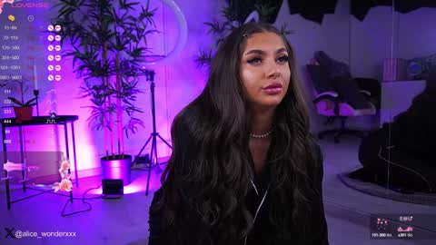 Vanessa Simon online show from 01-14-25, 06:24