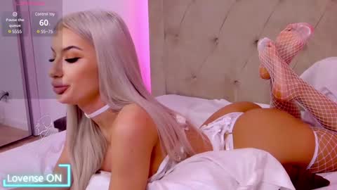 Snapshot of vanessavanne chatting on 02-28-25, 03:04 Vanessa online show from 02-28-25, 03:04