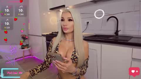 Snapshot of vanessavanne chatting on 11-15-25, 04:25 Vanessa online show from 11-15-25, 04:25