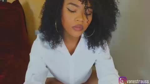 Snapshot of vanestrauss chatting on 11-14-25, 08:18 New account follow me online show from 11-14-25, 08:18