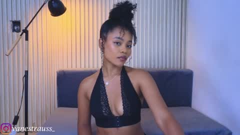 Snapshot of vanestrauss chatting on 05-19-26, 07:42 New account follow me online show from 05-19-26, 07:42