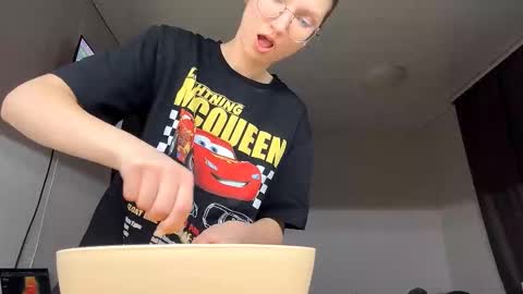 Kim online show from 11-29-25, 03:37