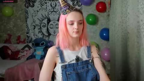 Snapshot of vanilla_arya chatting on 12-12-24, 10:24 Adelina online show from 12-12-24, 10:24