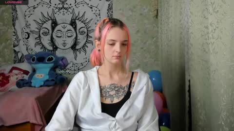 Snapshot of vanilla_arya chatting on 12-18-24, 12:07 Adelina online show from 12-18-24, 12:07