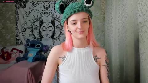 Snapshot of vanilla_arya chatting on 01-04-25, 10:05 Adelina online show from 01-04-25, 10:05