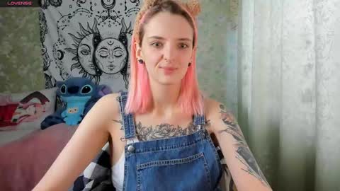 Snapshot of vanilla_arya chatting on 01-11-25, 07:28 Adelina online show from 01-11-25, 07:28