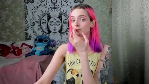 Snapshot of vanilla_arya chatting on 02-28-25, 07:25 Adelina online show from 02-28-25, 07:25