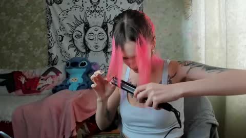 Snapshot of vanilla_arya chatting on 03-06-25, 09:25 Adelina online show from 03-06-25, 09:25