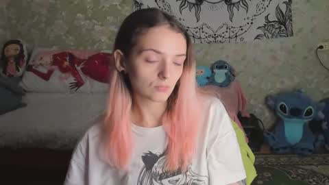 Snapshot of vanilla_arya chatting on 10-06-25, 09:18 Adelina online show from 10-06-25, 09:18