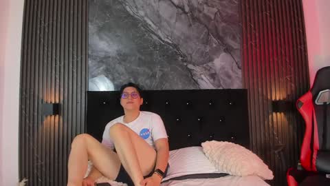 Snapshot of vanilla_hot_ chatting on 02-07-25, 01:32 vanilla_hot_ online show from 02-07-25, 01:32
