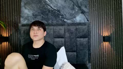 vanilla_hot_ online show from 11-18-25, 07:07