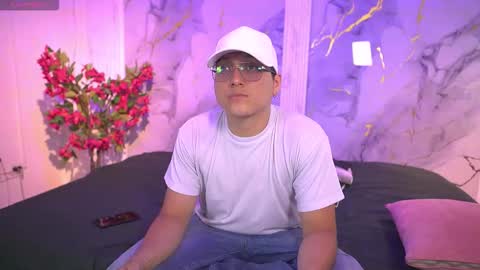 vanilla_hot_ online show from 12-15-25, 07:29