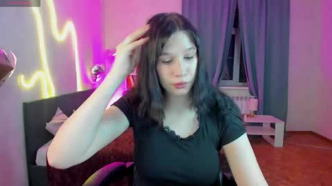 Mia online show from 05-18-26, 01:35