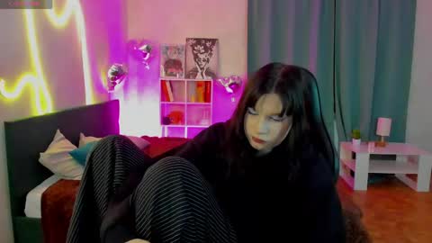 Mia online show from 05-19-26, 07:37
