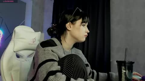 Mia online show from 05-21-26, 07:59