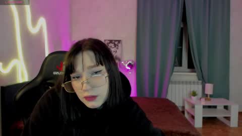 Mia online show from 05-23-26, 07:24