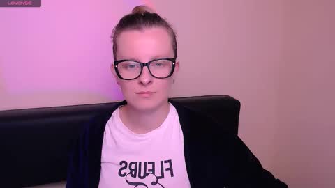 Snapshot of vanillaex_ chatting on 10-25-25, 07:49 Mia online show from 10-25-25, 07:49