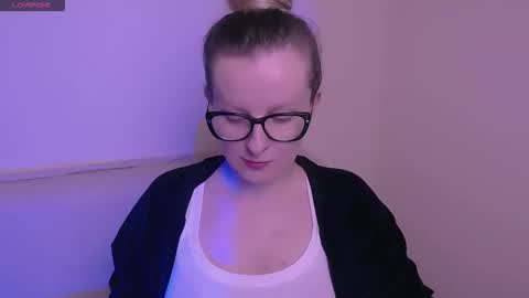 Snapshot of vanillaex_ chatting on 11-07-25, 08:47 Mia online show from 11-07-25, 08:47