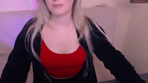 Snapshot of vanillaex_ chatting on 11-27-25, 08:27 Mia online show from 11-27-25, 08:27