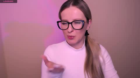 Mia online show from 03-12-26, 06:03