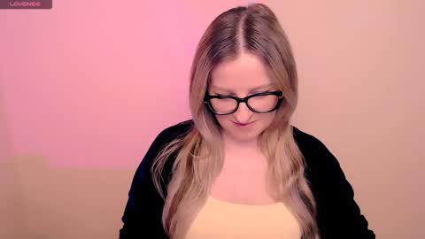 Mia online show from 03-26-26, 06:24