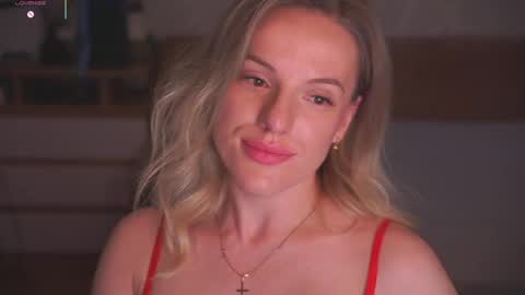 Snapshot of vanille_mystery chatting on 05-22-26, 09:31 Sophie online show from 05-22-26, 09:31