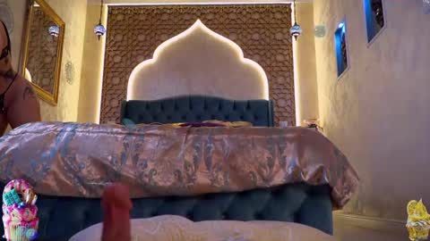 Vanilux online show from 04-21-26, 06:20