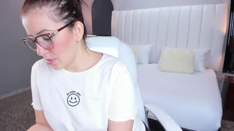 Snapshot of vanitysex chatting on 09-30-25, 11:48 Karine online show from 09-30-25, 11:48