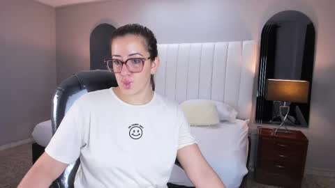 Snapshot of vanitysex chatting on 10-14-25, 11:33 Karine online show from 10-14-25, 11:33