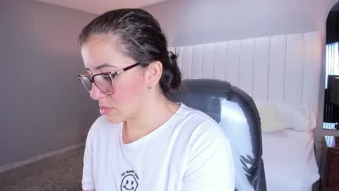 Snapshot of vanitysex chatting on 10-15-25, 11:32 Karine online show from 10-15-25, 11:32