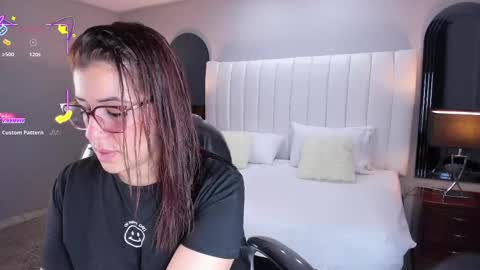 Snapshot of vanitysex chatting on 10-16-25, 11:44 Karine online show from 10-16-25, 11:44