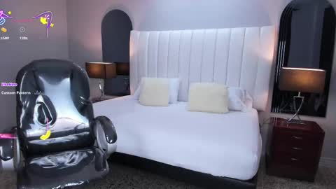 Snapshot of vanitysex chatting on 10-20-25, 11:43 Karine online show from 10-20-25, 11:43