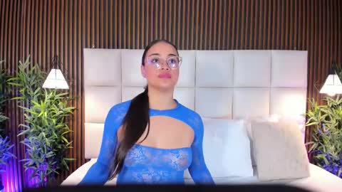 V A N N E S A   online show from 12-05-25, 11:52