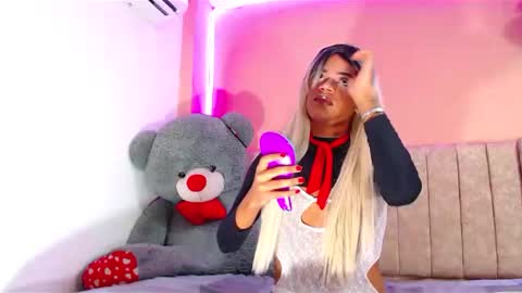 vannesa01 online show from 12-11-24, 04:42