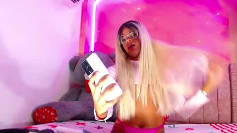 vannesa01 online show from 02-18-25, 07:41