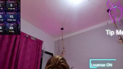 Snapshot of vannhesa chatting on 12-15-25, 10:36 Vannhesa online show from 12-15-25, 10:36