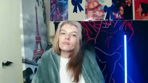 Vanessa online show from 05-17-26, 04:54