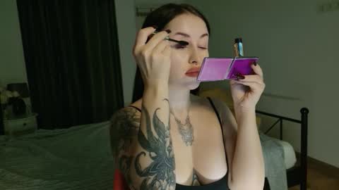 Snapshot of vaolietkat chatting on 11-11-25, 07:08 vaolietkat online show from 11-11-25, 07:08