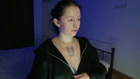 Snapshot of vaolietkat chatting on 11-29-25, 06:49 vaolietkat online show from 11-29-25, 06:49