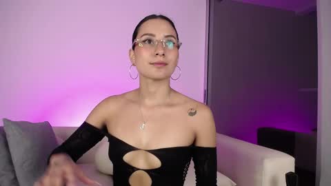 Snapshot of varenka_ivanova22 chatting on 05-27-26, 04:53 varenka_ivanova22 online show from 05-27-26, 04:53