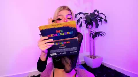 Snapshot of varya_ferreira chatting on 06-12-26, 05:50 Varya Ferreira - independent model online show from 06-12-26, 05:50