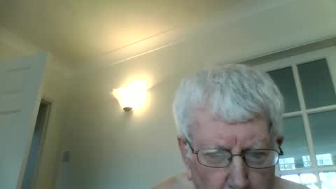 Snapshot of vassus chatting on 12-18-24, 10:40 vassus online show from 12-18-24, 10:40