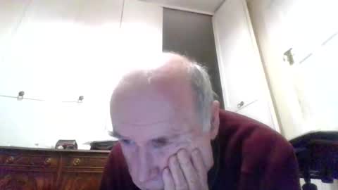 Snapshot of vaughan1010 chatting on 10-31-25, 09:27 vaughan1010 online show from 10-31-25, 09:27